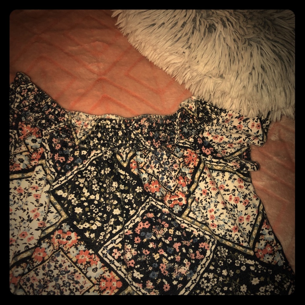 ARIZONA off the shoulder top ‼️